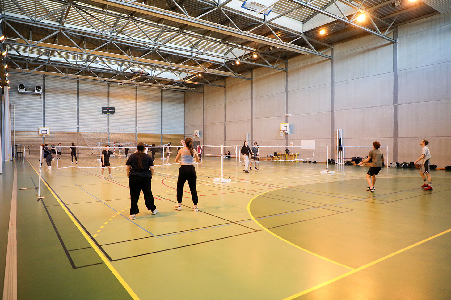 Un cours de badminton proposé par le Suaps à Valence